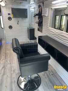 Mobile Hair Salon Bus / Truck Mobile Hair Salon Truck Surveillance Cameras Florida Gas Engine for Sale