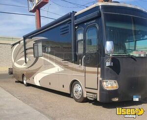 Beautiful Well-maintained 2008 Fleetwood Discovery 40' Motorhome Bus for Sale in Texas!