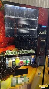 1 Large Glass Front Snack and Cookies Vending Machine For Sale !in Indiana!
