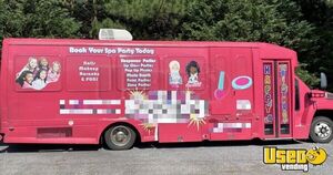 Adorable 2008 - 32' Chevrolet C-5500 Starcraft Mobile Spa Party Bus for Sale in Georgia!