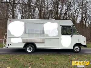 2003 Ford E-450 Newly Upfitted Mobile Art Work Truck / Workshop Truck for Sale in Indiana!