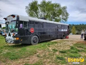 2000 Mobile Tattoo Studio Bus with Private Bedroom and Shower for Sale in Kentucky!