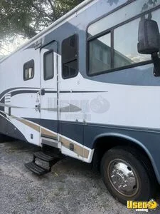 Versatile 2004 Ford 35' Mobile Tattoo Studio with Bathroom for Sale in Maryland!
