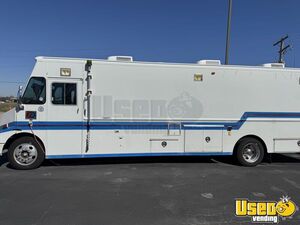 Versatile - Chevrolet P6S Mobile Office Truck with Bathroom Mobile Business Unit for Sale in Missouri!