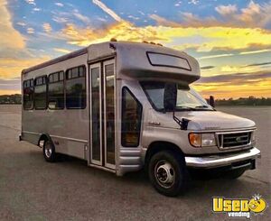 Versatile - Ford E350 Mobile Photography Truck Mobile Business Unit for Sale in Ohio!
