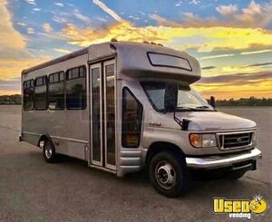 Versatile - Ford E350 Mobile Photography Truck Mobile Business Unit for Sale in Ohio!