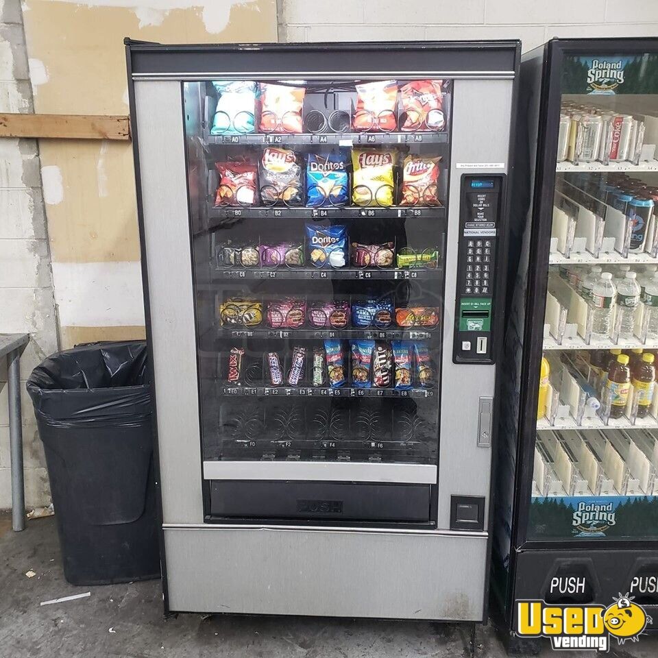 Full Size Electrical Glassfront Vending Machines Snack & Soda Vending