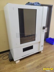 Silkron Smart Conveyor Belt fed Touchscreen Retail or Snack Vending Machine For Sale in Tennessee!