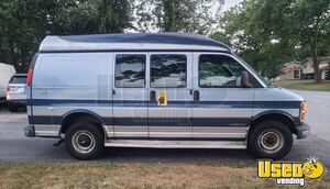 Chevrolet Express 2500 Mobile Dog Grooming Van Pet Grooming Truck for Sale in Indiana!