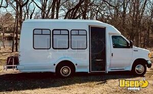 Ready to Roll - 2004 Ford E-350 Mobile Dog Grooming Truck for Sale in Kansas!