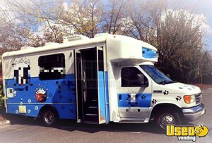 2006 Ford E-450 Wag'n Tails Mobile Dog Grooming Van Mobile Business Unit for Sale in Oregon!