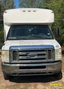 2014 Ford E-350  Mobile Dog Grooming Van Mobile Business Unit for Sale in Texas!