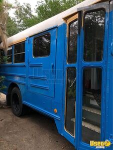 International Bus - Pet Grooming Services | Mobile Business Vehicle for Sale in Texas!