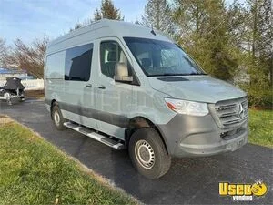 2021 Hanvey Mercedes Sprinter 2500 Mobile Dog Grooming Van Mobile Business Unit for Sale in Virginia!
