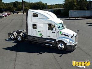 Like New 2023 Peterbilt 579 Double Bunk Sleeper Cab Semi Truck for Sale in Georgia!