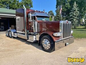 Well Maintained - 2018 Peterbilt 389 Sleeper Cab Semi Truck for Sale in North Carolina!