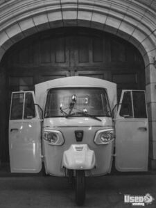 Piaggio Italian Coffee & Beverage Truck Concession Window Texas Gas Engine for Sale