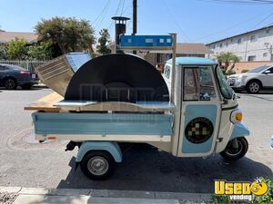 2020 Piaggio Ape Classic Mini Pizza Truck / Truckster / 3-Wheel Pizza Truck for Sale in California!