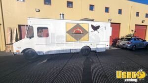 25' Chevrolet P30 Pizza Food Truck w/ HCD Insignia + Mugnaini Wood Fired Oven for Sale in California!