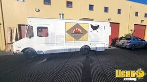 25' Chevrolet P30 Pizza Food Truck w/ HCD Insignia + Mugnaini Wood Fired Oven for Sale in California!
