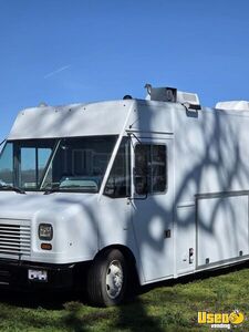 2017 - Ford Pizza Food Truck Mobile Food Unit w/ HCD Insignia for Sale in California!