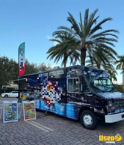 2008 - 31' Workhorse W62 Pizza Food Truck Mobile Food Unit for Sale in Florida!