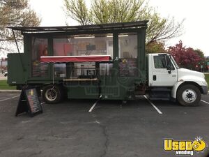 2007 International Harvester Solar Powered Mobile Pizzeria with Woodstone Gas fired Oven for Sale in Idaho!