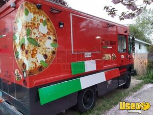 Used 2002 Workhorse P42 Diesel Food Truck with Commercial Pizza Oven for sale in Maryland!
