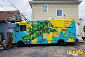 Clean -23.5' Ford 460 Pizza Food Truck | Mobile Food Unit for Sale in Missouri!