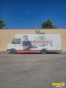 Well Equipped - 2007 Workhorse W42 Pizza Food Concession Truck for Sale in Nevada!