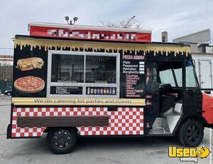 2001 - 16' Workhorse Step Van P42 Pizza Food Truck | Mobile Pizza Unit for Sale in New York!