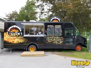 2006 25' Ford E450 Pizza Food Truck | Mobile Pizzeria Unit for Sale in Ontario!