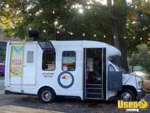 Turnkey Ford E350 Super Duty Wood Fired Artisan Pizza Food truck w/ NEW Generator for Sale in South Carolina!