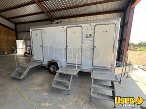 Clean - 2020 Wells Cargo 3 Individual Stall Portable Restroom/Bathroom Trailer for Sale in Texas!