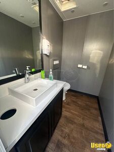 Restroom / Bathroom Trailers Restroom / Bathroom Trailer Solar Panels California for Sale