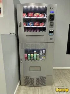 Seaga Quickbreak QB4000 Snack and Drink Combo Vending Machine For Sale in New York!