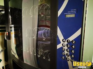 Seaga VC630 Electrical Snack & Soda Vending Machine Combos for Sale in Quebec!