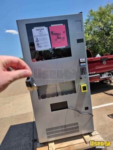 Seaga QB4000 Snack and Cold Drink Combo Vending Machine For Sale in Texas!!