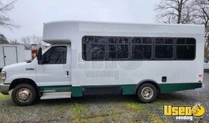 Well Maintained - 2011 Ford F-450 Super Duty Shuttle Bus with Wheelchair Lift for Sale in Delaware!