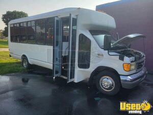 2005 Ford E-450 Super Duty Shuttle Bus | Transport Service Vehicle for Sale in Nebraska!