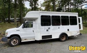 2010 Ford E-350 Starcraft Shuttle Bus - 14 Seater Passenger Bus with Wheelchair Lift for Sale in New Jersey!