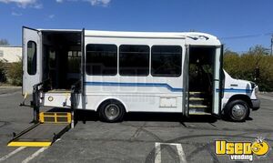 2014 Ford E-350 Shuttle Bus | Private Transport Unit with Wheelchair Lift for Sale in New York!