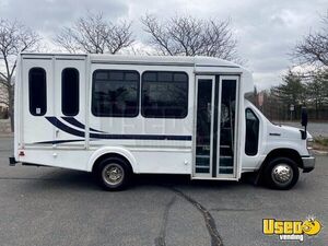 2015 Ford E350 Non CDL Shuttle Bus with Wheelchair Lift for Sale in New York!