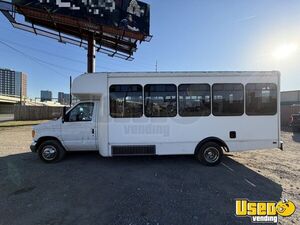 Nice - 2006 Ford F-350 Shuttle Bus  Private Transportation Unit for Sale in Tennessee!