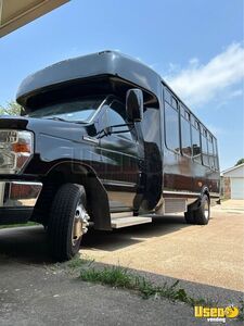 2017 Ford E-450 Super Duty Cutaway 24-Seater Shuttle Bus for Sale in Texas!