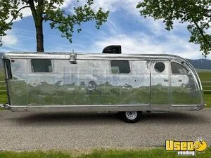 Vintage - 1947 Spartan Manor Shaved Ice/Ice Cream Trailer for Sale in Wyoming!