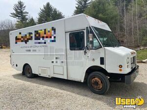 2009 16' Chevrolet Workhorse Step Van | Used Step Van with Liftgate for Sale in New Hampshire!