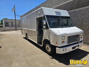 2009 20' Freightliner MT45 Step Van | Used Truck with Rear Lift Gate for Sale in Texas!