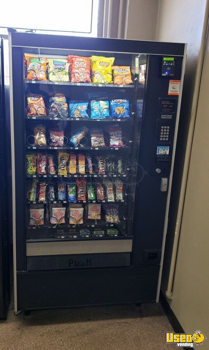 3-A P Snack Vending Machines Automatic Products 7600 Glass Front Vending Machine 