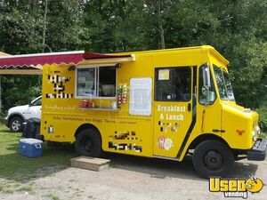 2004 21' Workhorse P42 Food Truck / All Purpose Mobile Food Unit for Sale in Connecticut!